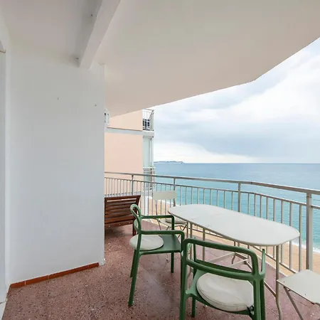 Apartment With Sea Views In